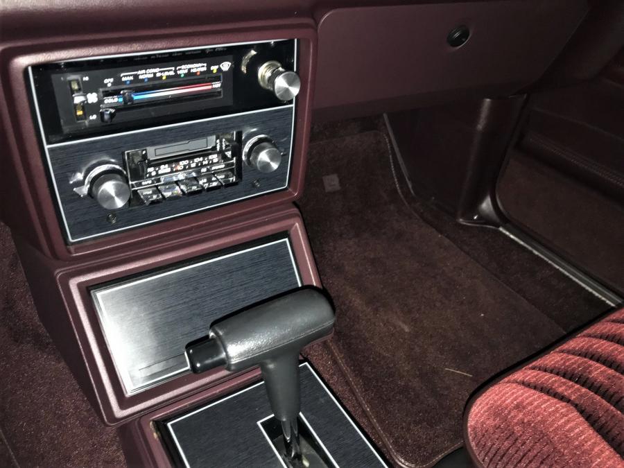 Детали интерьера Chevrolet Monte Carlo SS 1985 года  (фото 48 из 69)